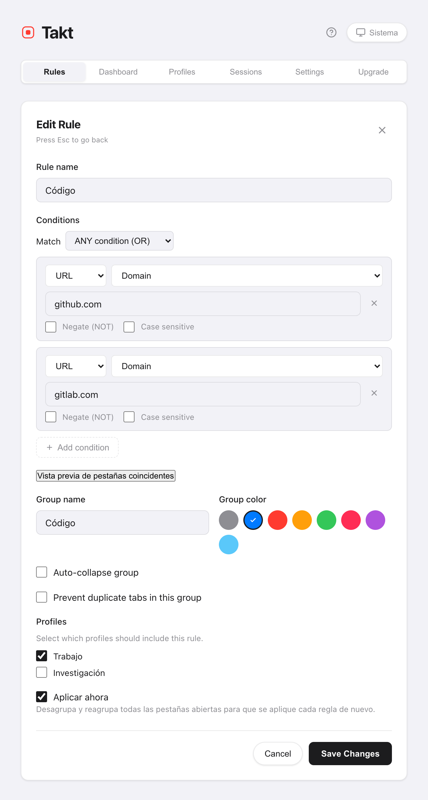 Editor de reglas de Takt para una regla llamada Code: dos condiciones URL Domain (github.com, gitlab.com) unidas con ANY condition (OR), nombre de grupo Code, azul seleccionado entre los 8 colores de Chrome y Aplicar ahora marcado