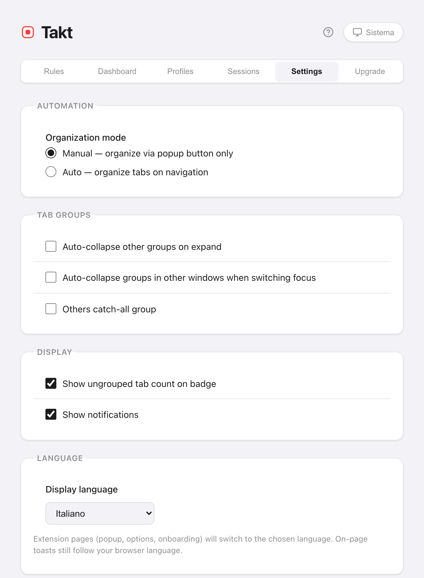 Parte superiore della pagina delle opzioni di Takt: l'intestazione con il pulsante del tema Sistema, le schede Rules, Dashboard, Profiles, Sessions, Settings e Upgrade, e le sezioni di Settings Automation (modalità di organizzazione Manual o Auto), Tab Groups, Display e Language con il menu Display language impostato su Use browser default