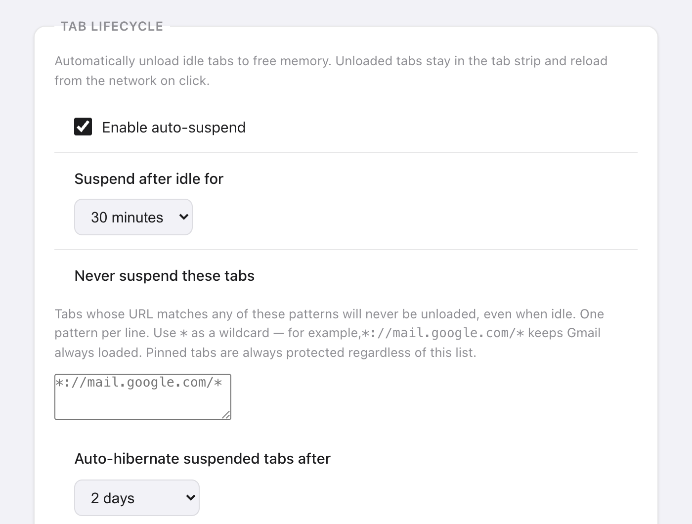 Impostazioni Tab Lifecycle di Takt: Enable auto-suspend spuntato, Suspend after idle for impostato su 30 minutes, una casella di testo Never suspend these tabs con l'esempio *://mail.google.com/*, e Auto-hibernate suspended tabs after impostato su 2 days