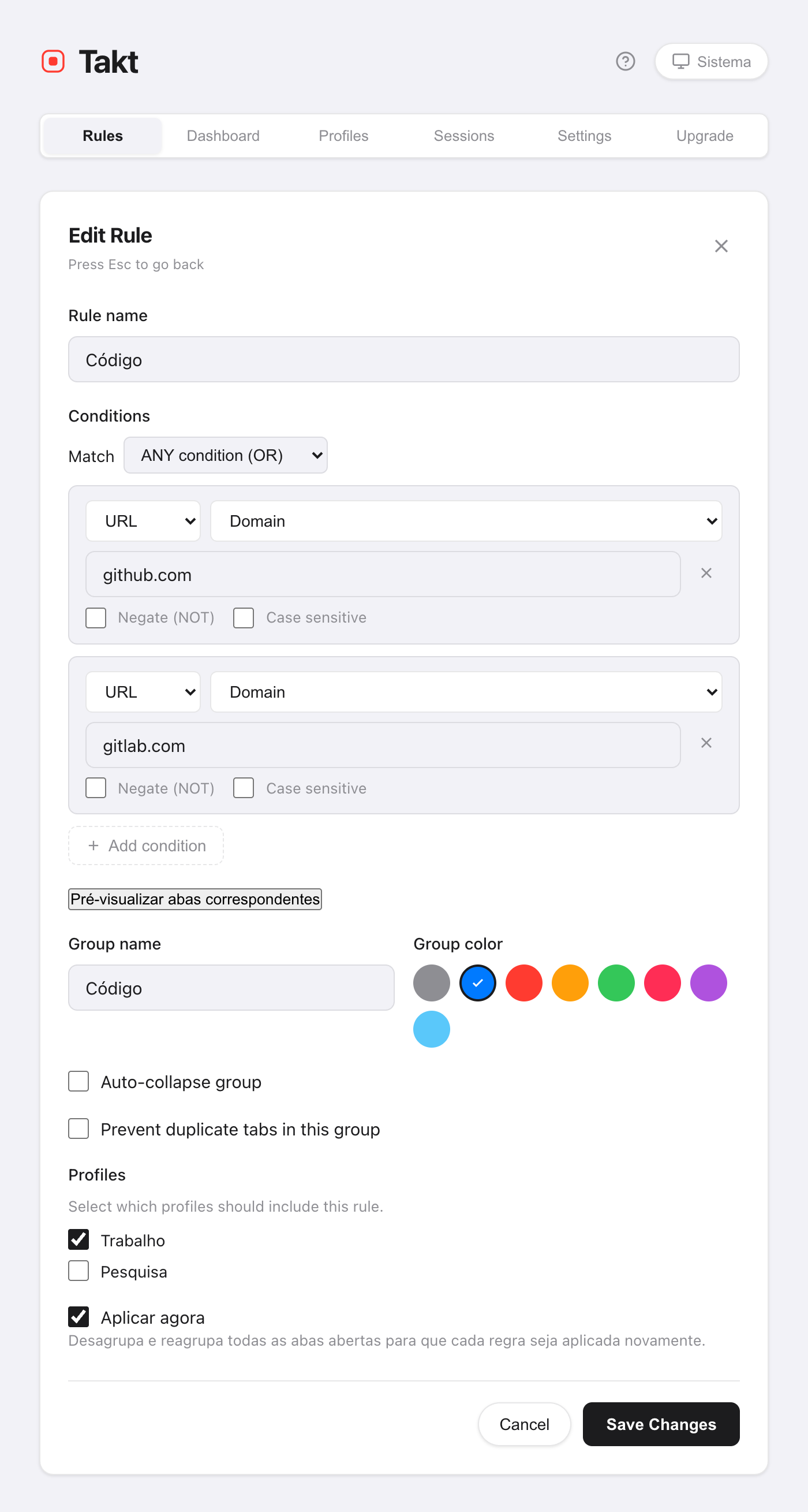 Editor de regras do Takt para uma regra chamada Code: duas condições URL Domain (github.com, gitlab.com) unidas por ANY condition (OR), nome do grupo Code, azul selecionado entre as 8 cores do Chrome e Aplicar agora marcado