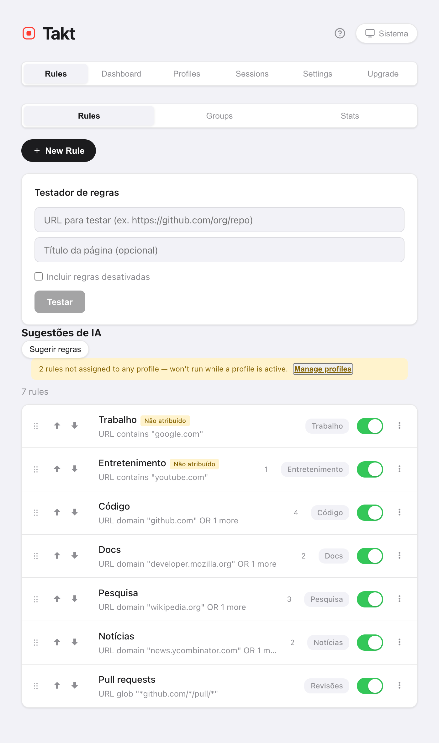 Página Rules das opções do Takt com o Testador de regras (campo de URL, título de página opcional, caixa Incluir regras desativadas e botão Testar), o título Sugestões de IA com um botão Sugerir regras e uma lista de sete regras, várias com um número de correspondências, como 4 para Code e 3 para Research